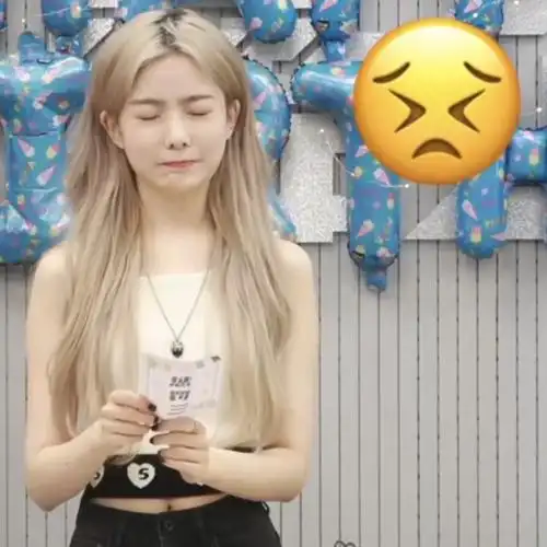 陈卓璇emoji表情包五连拍