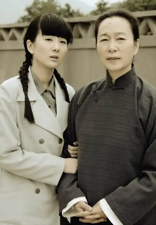 《黑三角》剧照高斯高斯新浪娱乐讯 电视连续剧《黑三角》上海电视剧