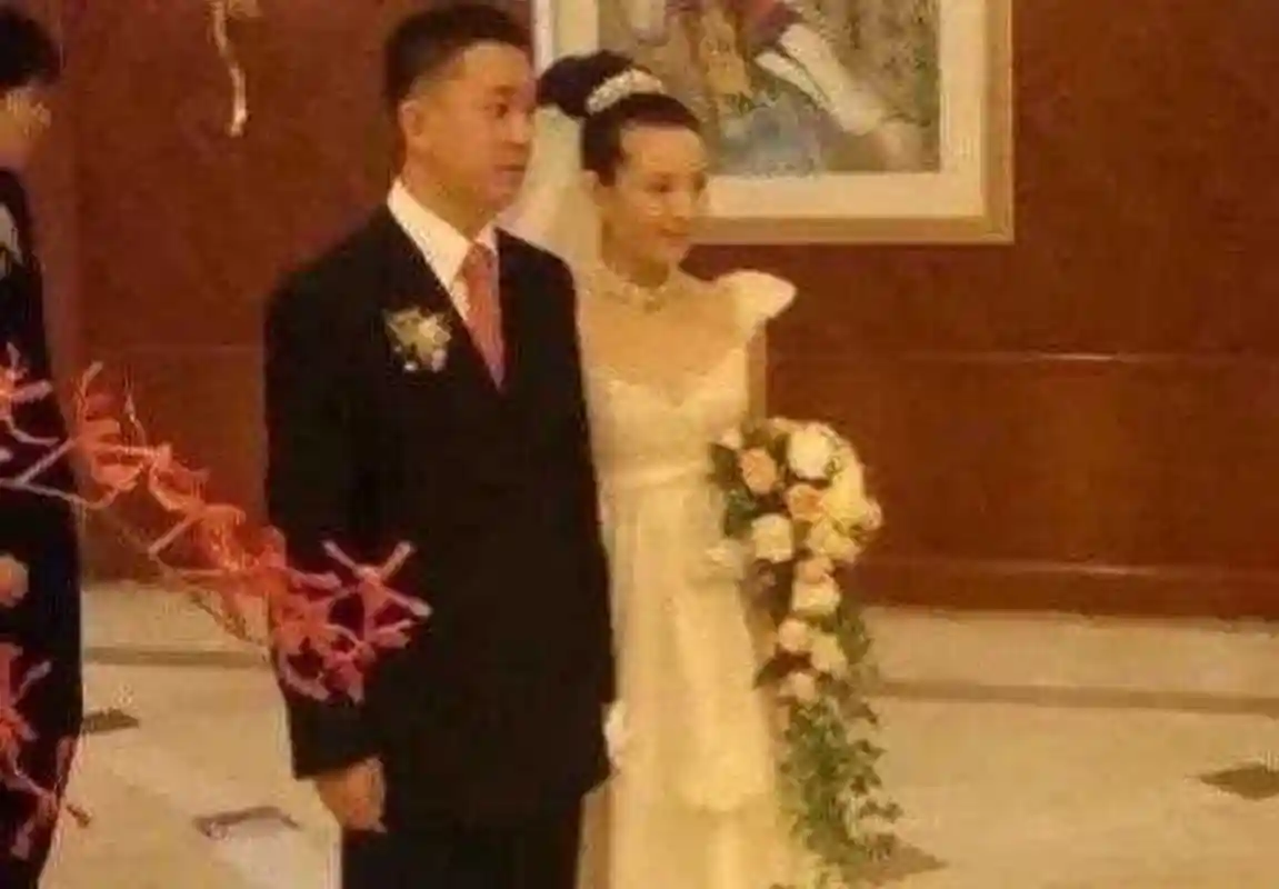 年,潘粤明和董洁结婚时的照片