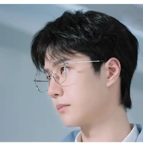 百飒王一博同款防蓝光防辐射眼镜男近视眼镜有度数护目镜金丝眼镜框看