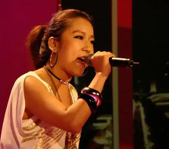 吉克隽逸卖惨炫富当小三立了10年的淳朴人设最终崩塌了