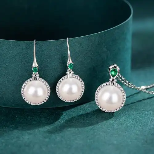 天然淡水珍珠项链小众设计精致吊坠个性颈链项链