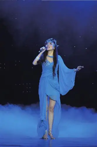 陈小朵献唱光荣绽放与常石磊合作征服全场