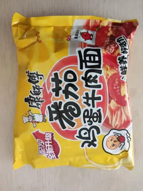 p>这款番茄鸡蛋牛肉面是康师傅方便面里很经典的一款.