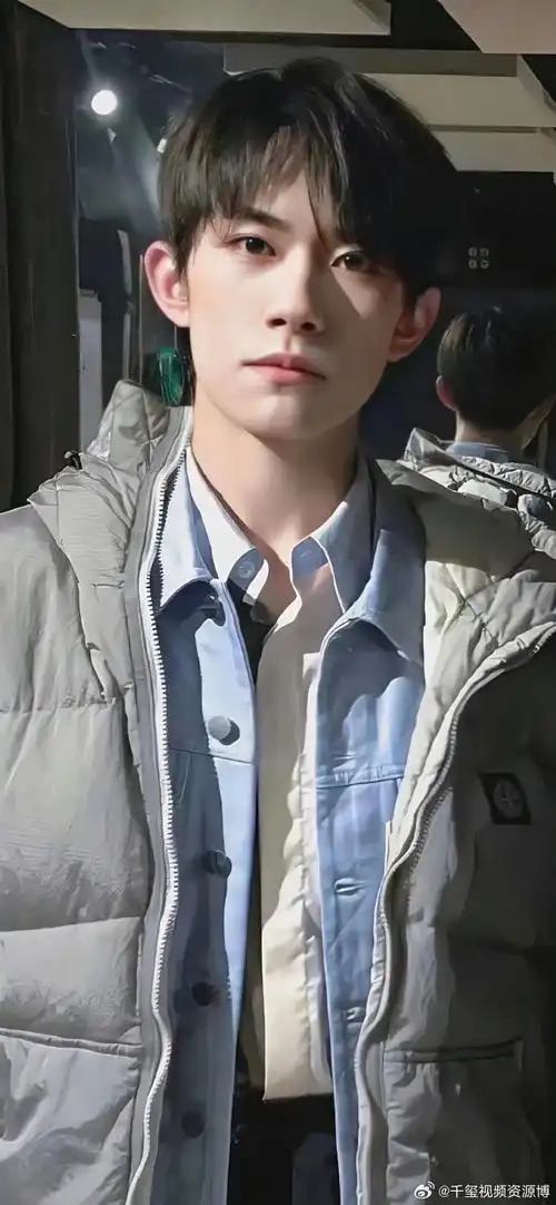 置顶#易烊千玺#每日幸福 1!收藏起来当壁纸!