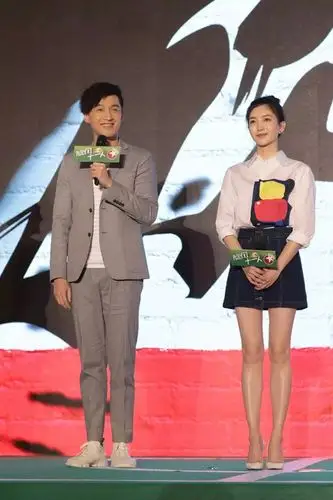 胡歌偷瞄江疏影眼中含情:江疏影时髦御姐穿搭术