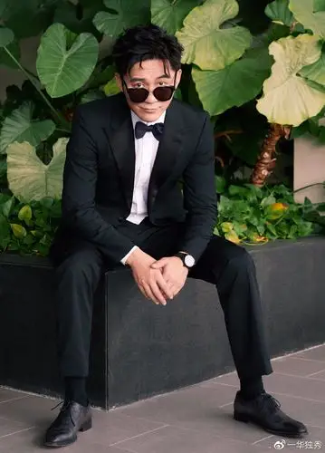 帅要抓紧晒李晨三亚出席影展酒店海边耍酷抢拍写真