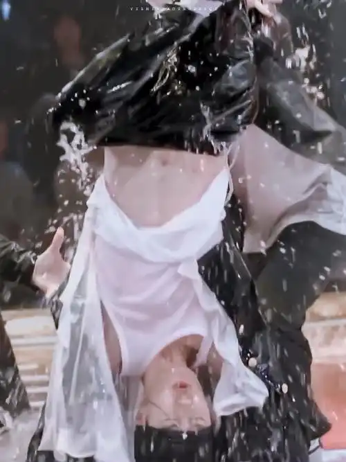 王一博这就是街舞3##王一博水舞台太炸了