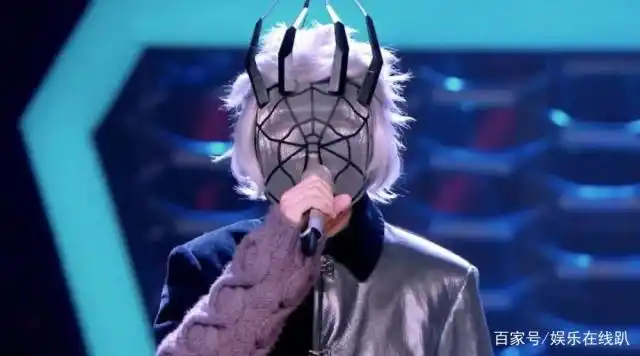 改名为《蒙面唱将猜猜猜》,面具风格就改了,媒体形容歌手"一个个裹得