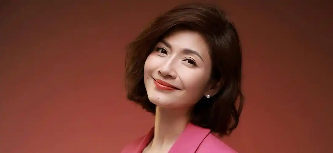 主持人吉雪萍:14岁成名,29岁嫁入豪门?