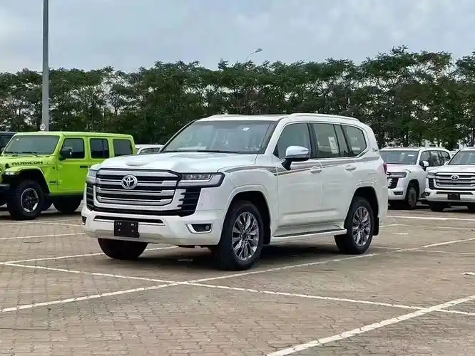 2023款丰田兰德酷路泽3500gxr空间大热销