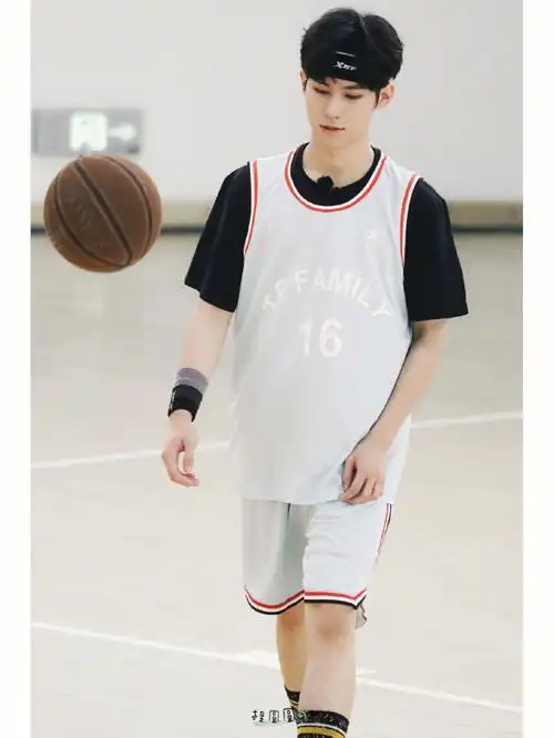 张真源法国娇兰时代代言人  #张真源  #青年演员张真源  红玫瑰叶定