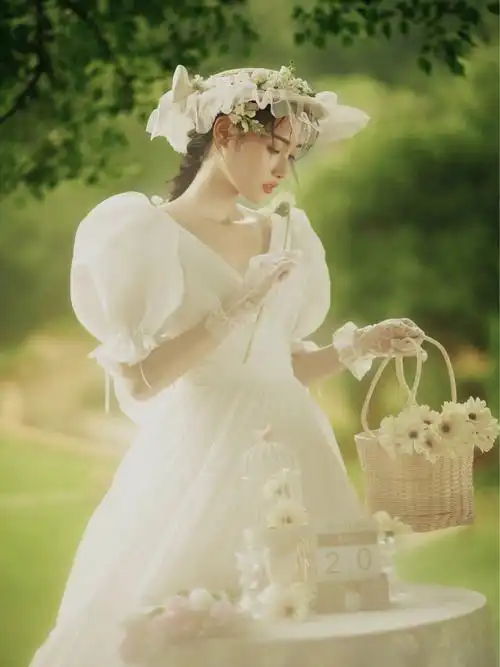 清新绿色总能让人清爽又舒服氧气感十足的森系ins风的婚纱照在这个时