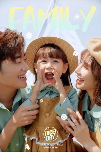 展会摄影全家福四口一家新款小清新外景工作室拍照亲子装