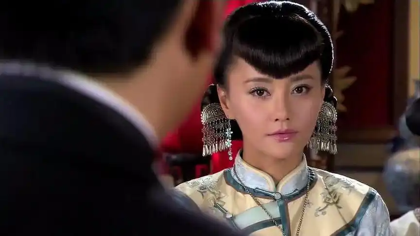 大丫鬟陈思成和心怡结婚宴上方少陵眼睛一直在采青身上