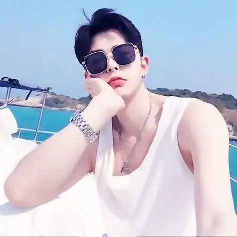 0 成熟帅哥头像生活照片,拥有着令人羡慕的外貌和魅力