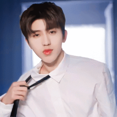 蔡徐坤 cr 图源见水印 动图