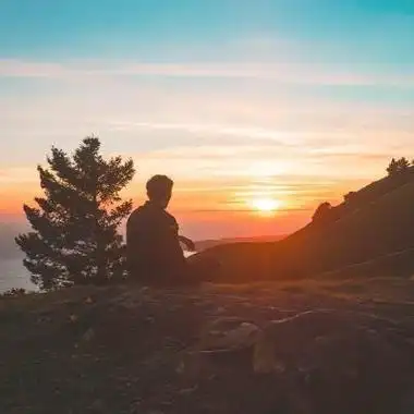 海边男头像背影高清侧脸伤感帅哥必用的意境男头像高清图片