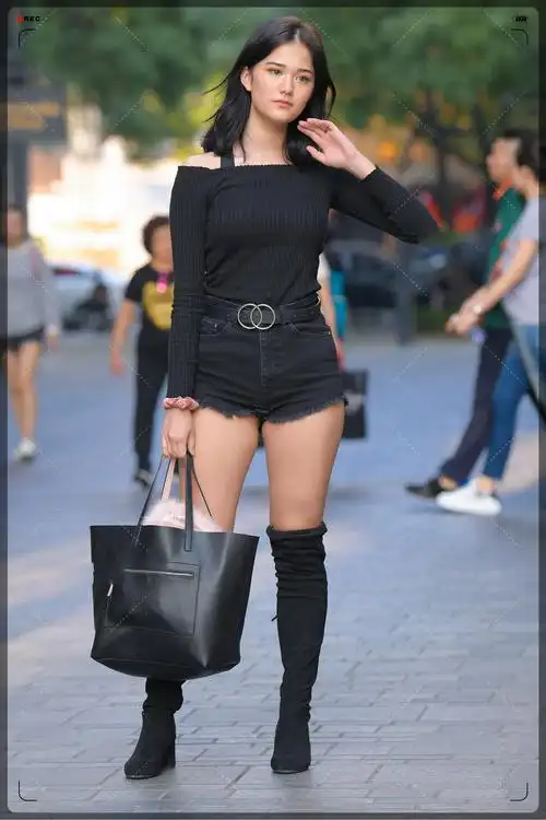 夏季靴子穿搭,黑色长靴子,为长腿加分_女生