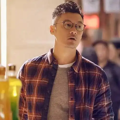 他包办了志明和春娇的新发型,包括你看不懂的泡面头