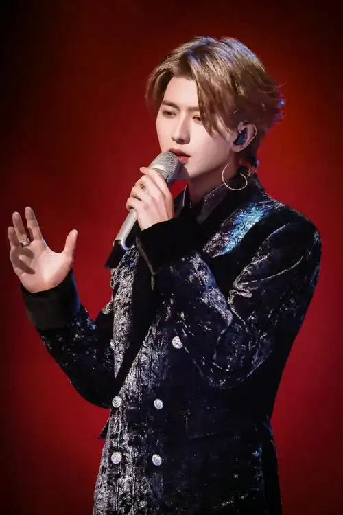 蔡徐坤改编版默片舞台播放破亿