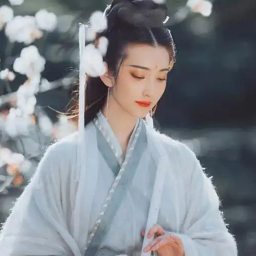唯美吹箫的白衣古风美女头像,太仙了