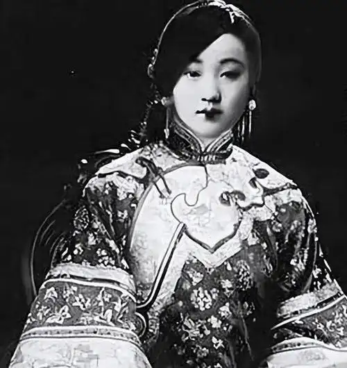 清朝的妃子很丑一组老照片告诉你她们的容貌不输女明星