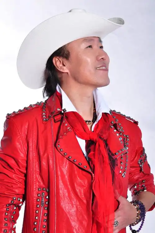 歌手春雷即将推出自己的全新单曲《八千八》,这是一首将传统的民歌