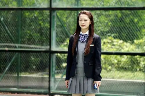 清纯校花李沁上演制服杀