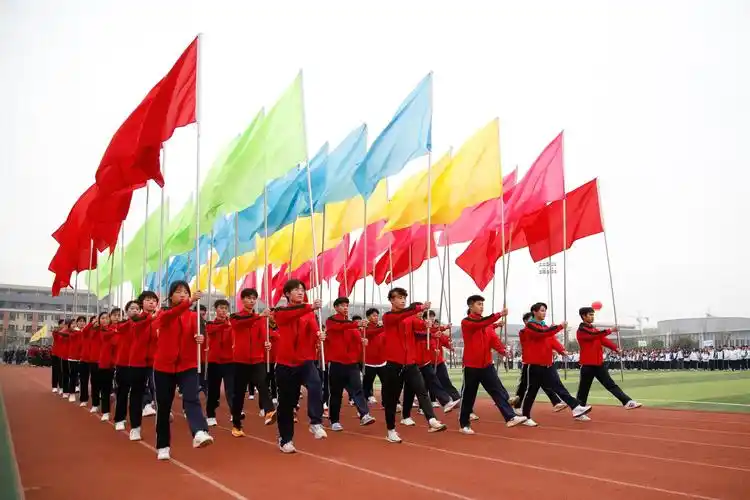 三全育人全民健身促健康团结奋进新征程我校第二十四届运动会开幕