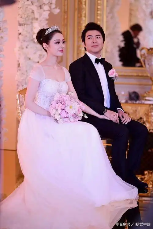钢琴家郎朗巴黎办婚礼,24岁娇妻美艳,获周杰伦昆凌捧场