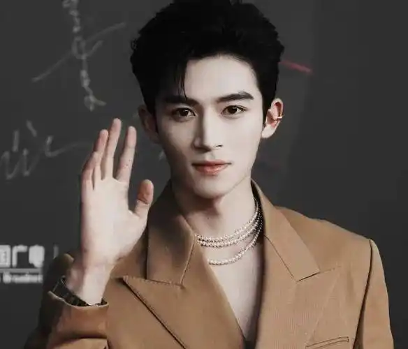 刘宇宁被孤立?于正力捧王星越?杨鸣和老婆谈妥了?_刘诗诗_前妻_热度