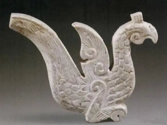 上图为无锡鸿山越国墓出土的春秋玉凤鸟十是战国玉凤鸟的形象.