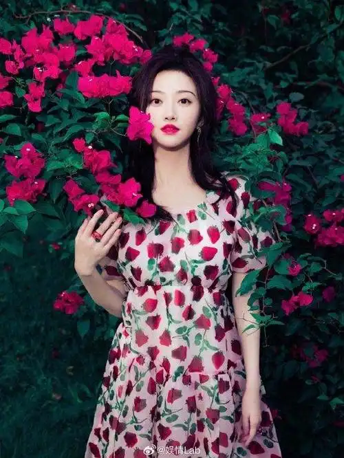 丨漂亮姐姐@景甜 原来喜欢五颜六色的东西……|景甜|衣服|四海_新浪