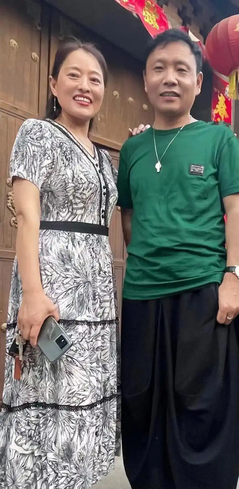 很荣幸能和祁隆老师还有他的徒弟们,在一起合拍照片非常高兴,感 - 抖