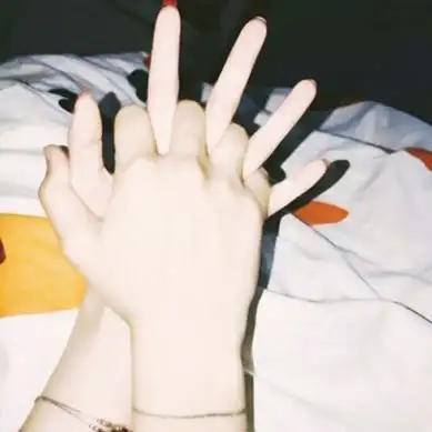 手控情头一对 高清双手两张的手控图片情头_情侣头像_美头网