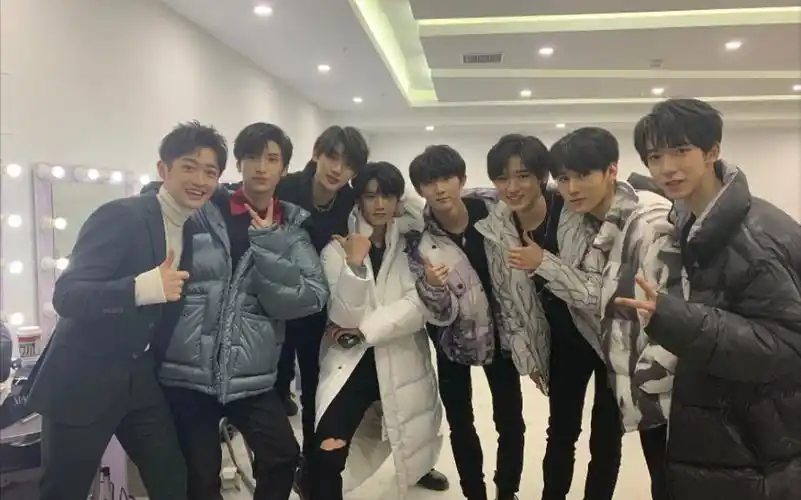 【宋亚轩】我愿称宋亚轩为合照杀手