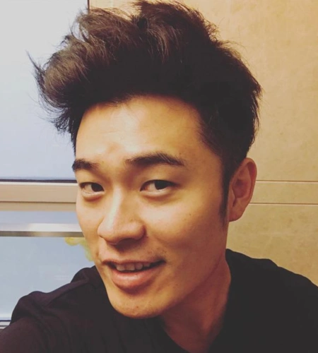 陈赫睡出新发型发自拍 瘦出尖下巴颜值上线