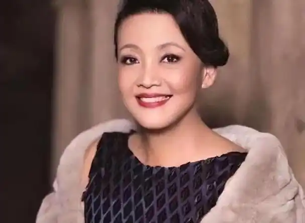 回顾:北京女人,开餐厅杀蛇无数身家达25亿,亲弟被杀,破产后做直播