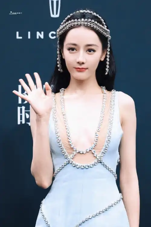 迪丽热巴绿色深v鱼尾裙##迪丽热巴异域女神