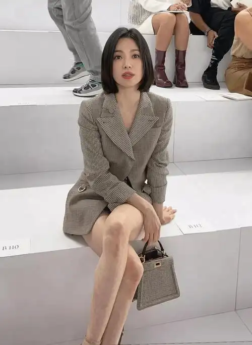 原创40岁的宋慧乔美出新高度身材纤瘦获好评