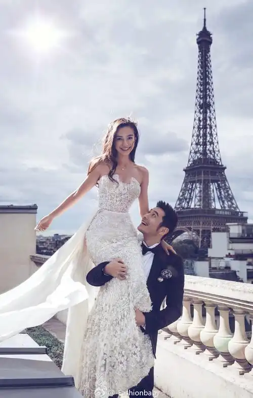 angelababy和黄晓明的婚纱照片