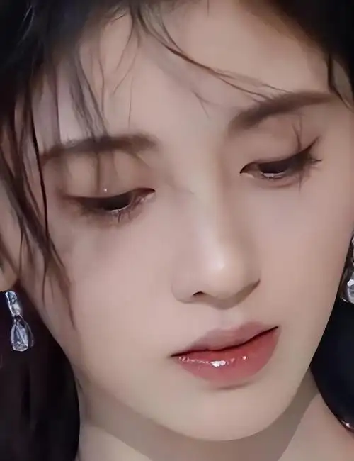 我们真的永远可以相信鞠婧祎,妆容,发型,穿搭,无一不是小个子女生的穿