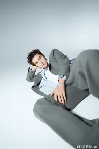 介绍一下今天新认识的帅哥邓超元