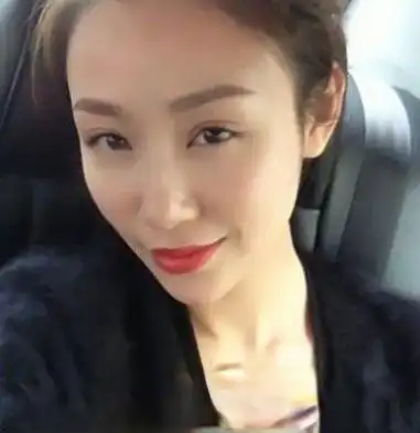 吴启华老婆石洋子以及女儿资料照片