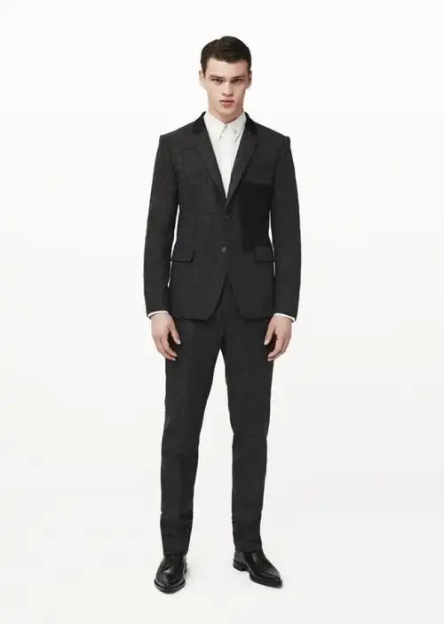 带装饰细节黑西装 修身白衬衫 修身长裤