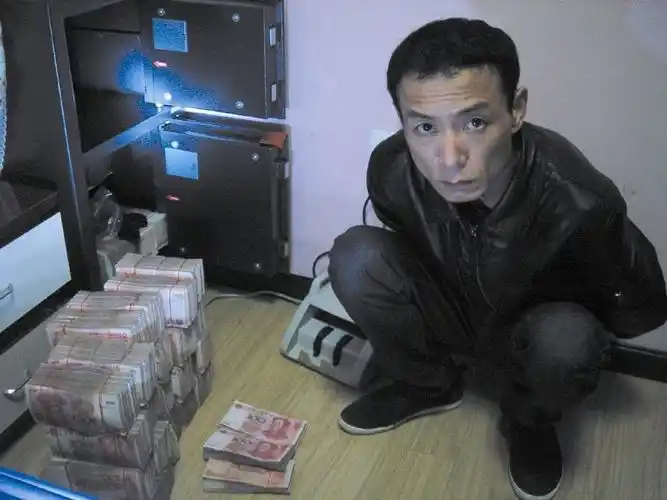 毒枭从广东贩运大量毒品来汉 汉粤联动一网铲除