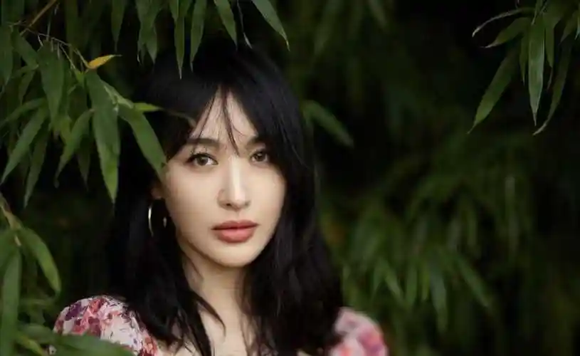 没翻红先翻车,李菲儿早年旧照被扒,变化大到让人惊讶!