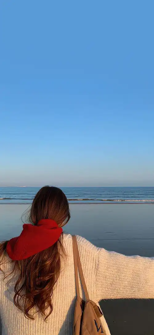 不露脸背影氛围感女生手机壁纸  茫茫人海,总会有那么一个背影让心灵