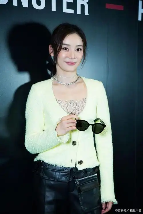 36岁袁姗姗,这身材绝了!火辣性感魅力让人心动!